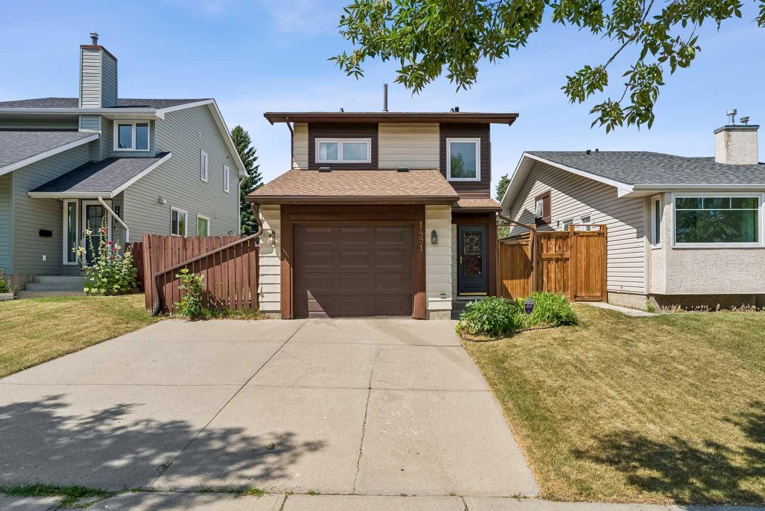 Property Photo:  1491 Berkley Drive NW  AB T3K 1T7 