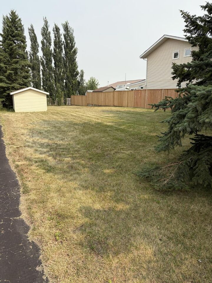 Property Photo: 607 Madison Drive AB T0M 1B0
