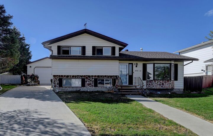 Property Photo: 54 Avenue 4404 AB T0H 3N0