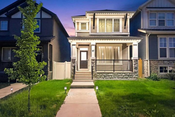 Property Photo:  97 Legacy Glen Place SE  AB T2X 4T5 