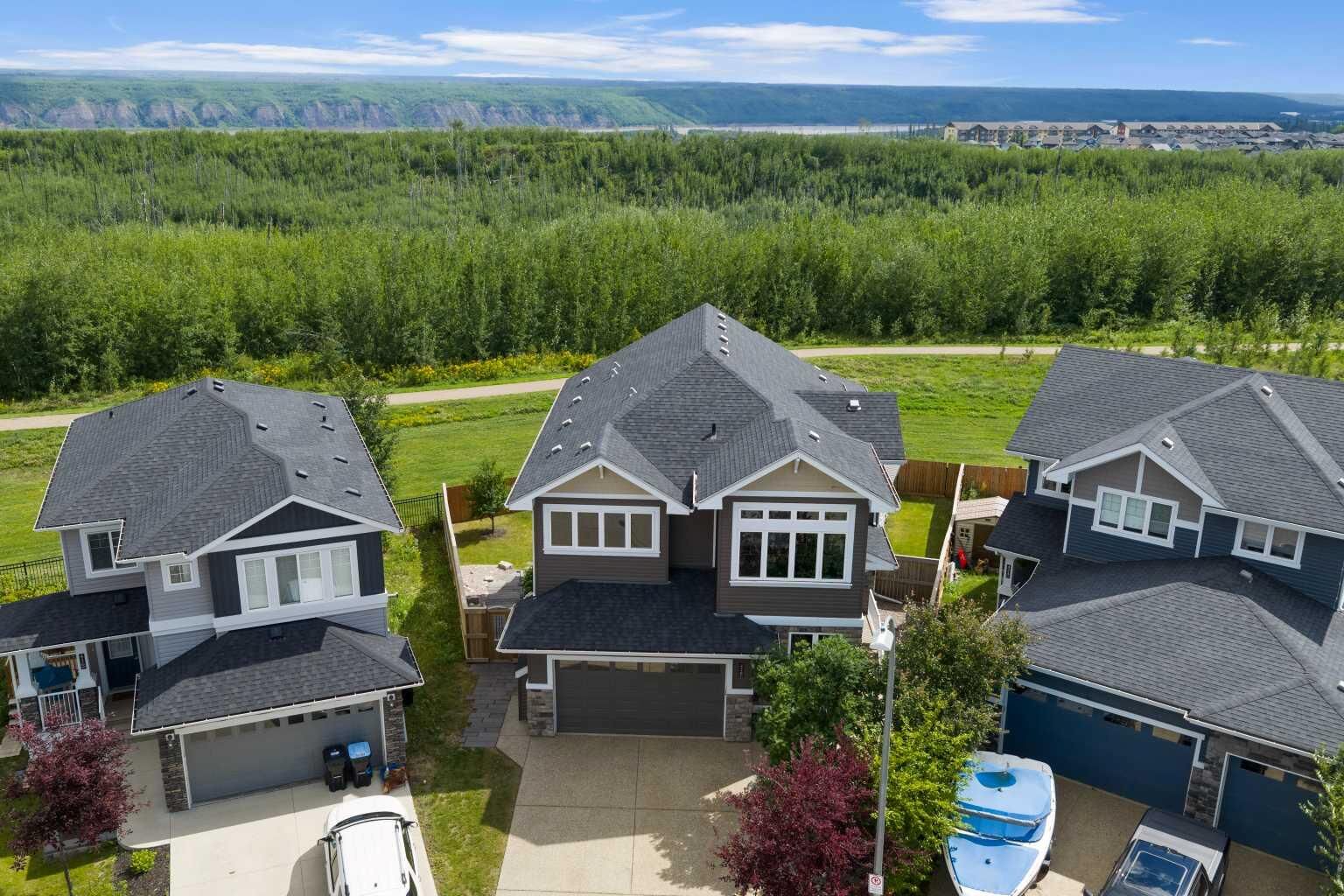 Property Photo: 420 Dixon Road SE AB T9K 2Y6