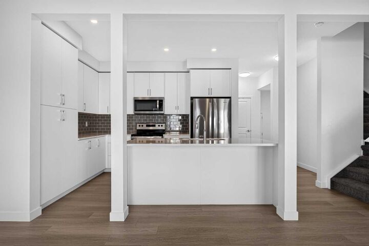Property Photo:  48 Willow Green SW  AB T4B 5M3 