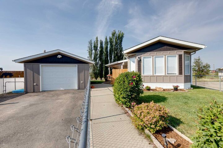 Property Photo: 186 Meadowlark Lane AB T0M 0N0
