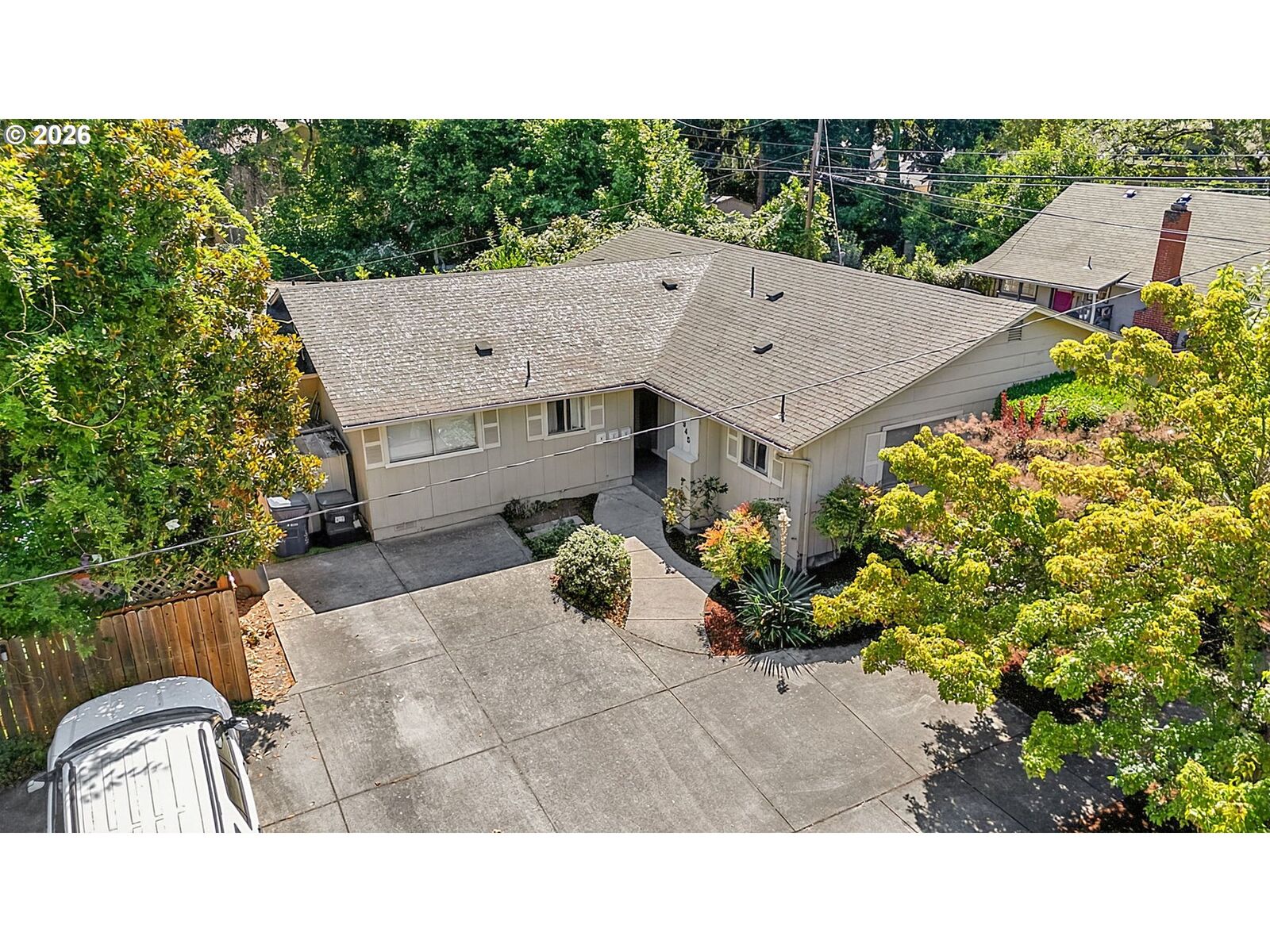 Property Photo:  945 Madison St  OR 97402 