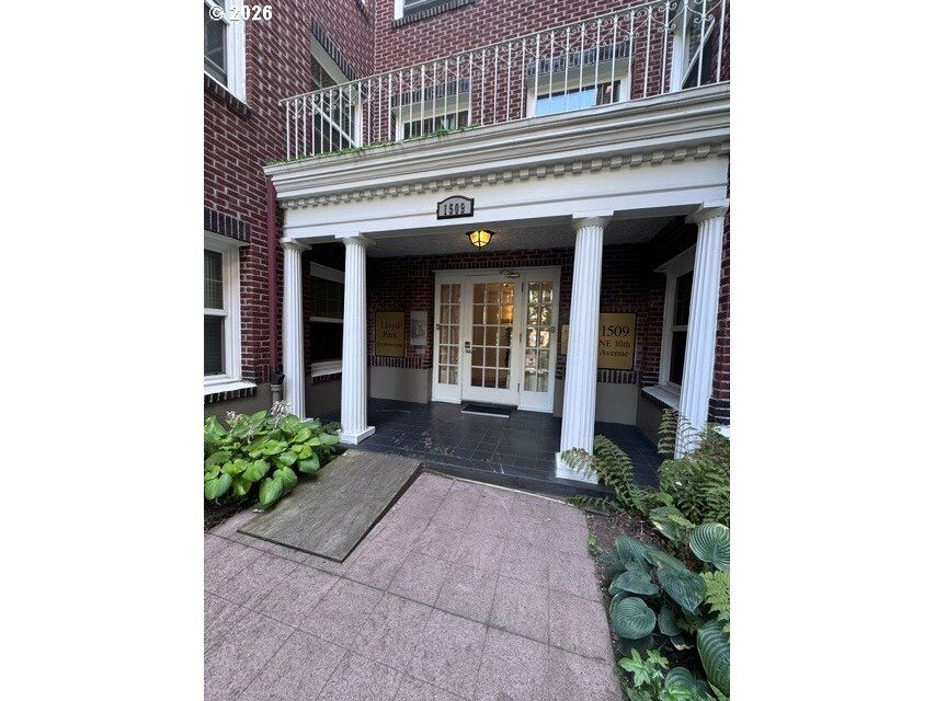 Property Photo:  1509 NE 10th Ave 307  OR 97232 