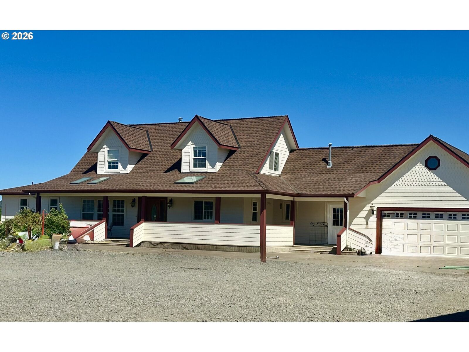 Property Photo: 33195 Camas Swale Rd OR 97426
