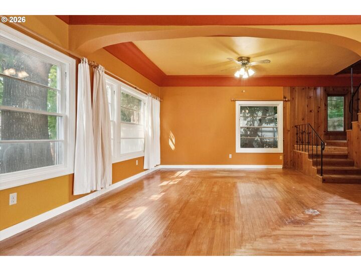 Property Photo:  524 SE 46th Ave  OR 97215 