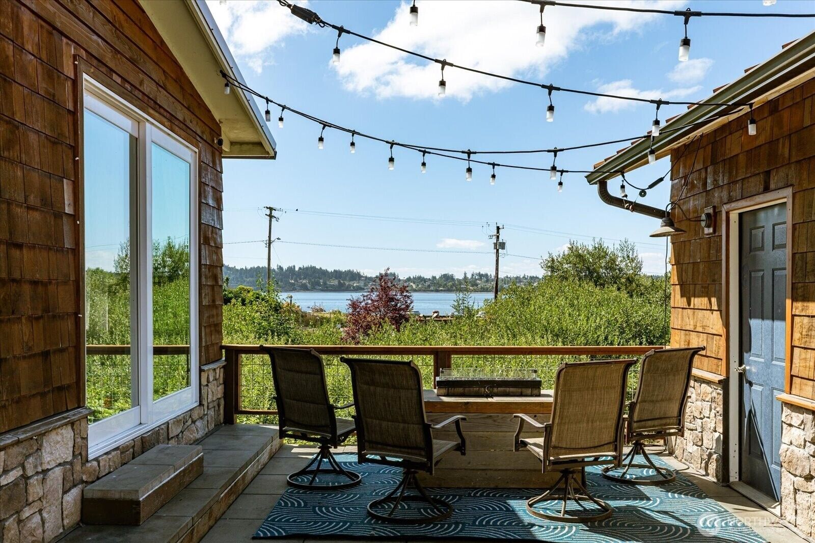 Property Photo:  854  Burroughs Avenue  WA 98277 