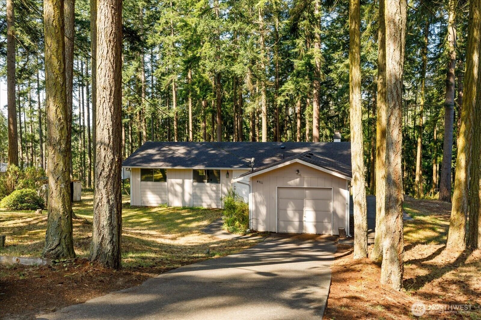 Property Photo: 4511 Woodland Circle WA 98277