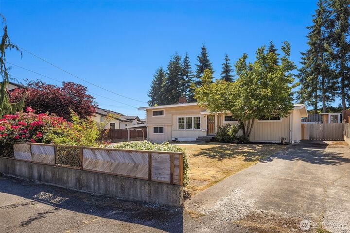 Property Photo: 6024 Park Way WA 98036