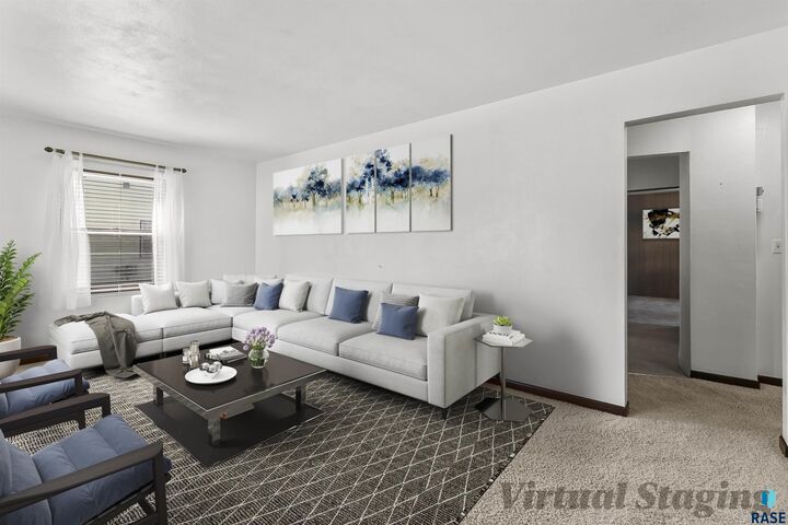 Property Photo: 709 N Leadale Ave SD 57103