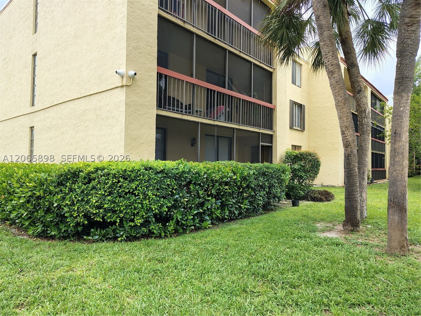 Property Photo:  733 SE 1st Way 109  FL 33441 
