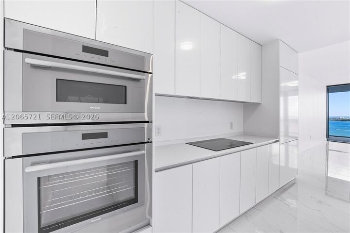 Property Photo: 700 NE 24th St 3502 FL 33137