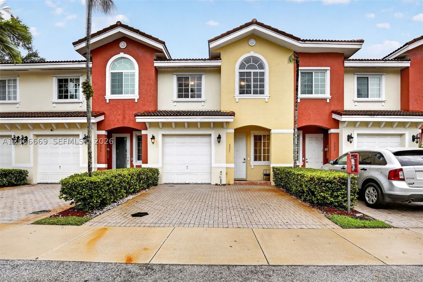 Property Photo:  5337 SW 40th Ave 5337  FL 33314 