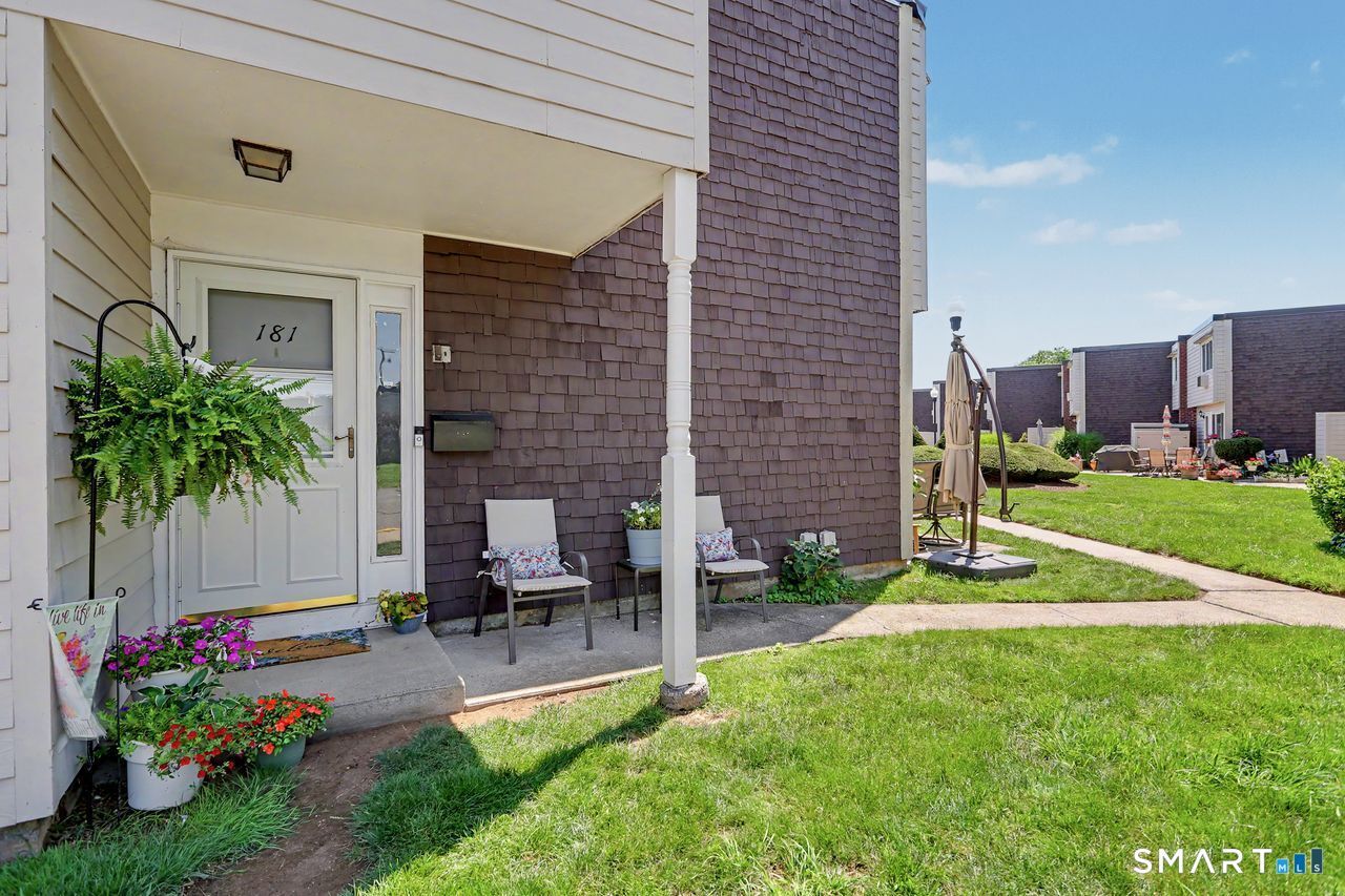 Property Photo:  181 West Walk 181  CT 06516 