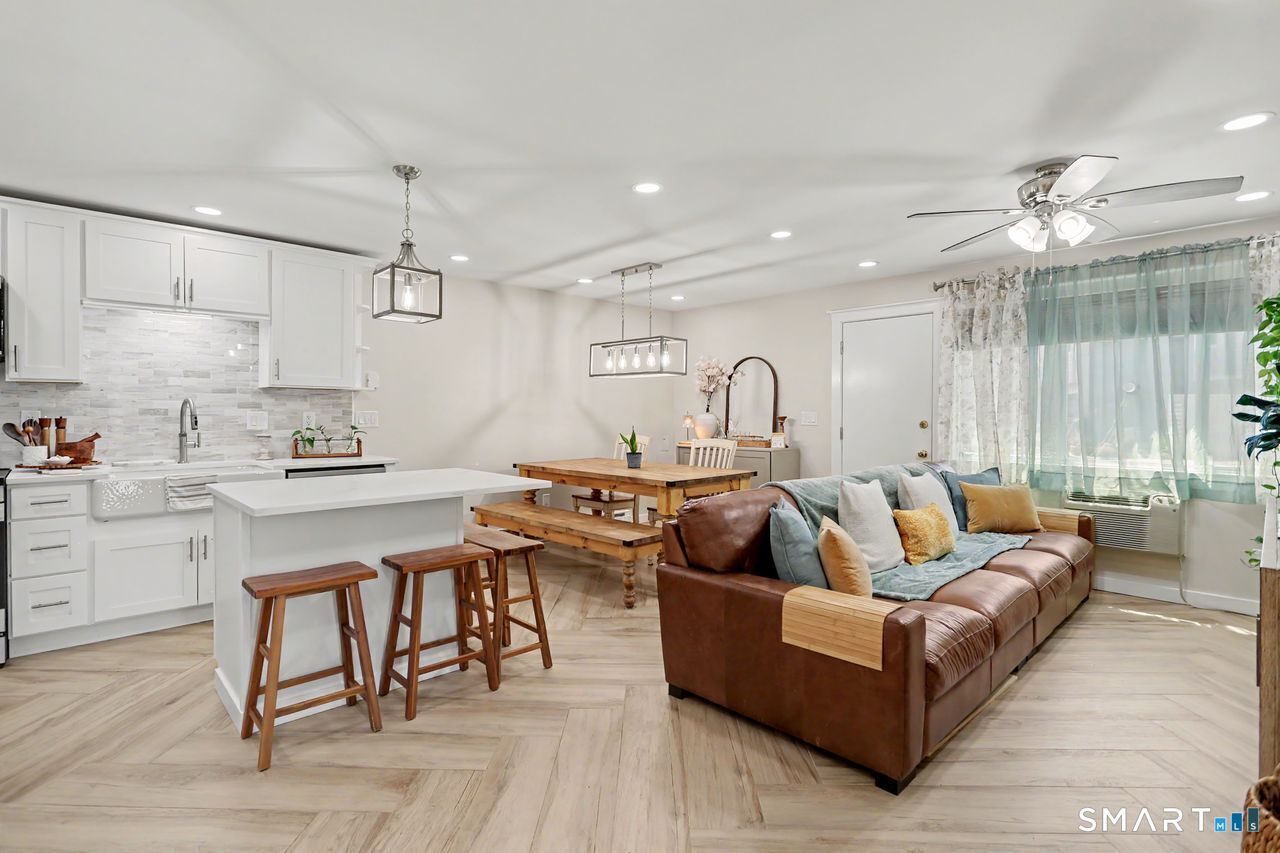 Property Photo:  181 West Walk 181  CT 06516 