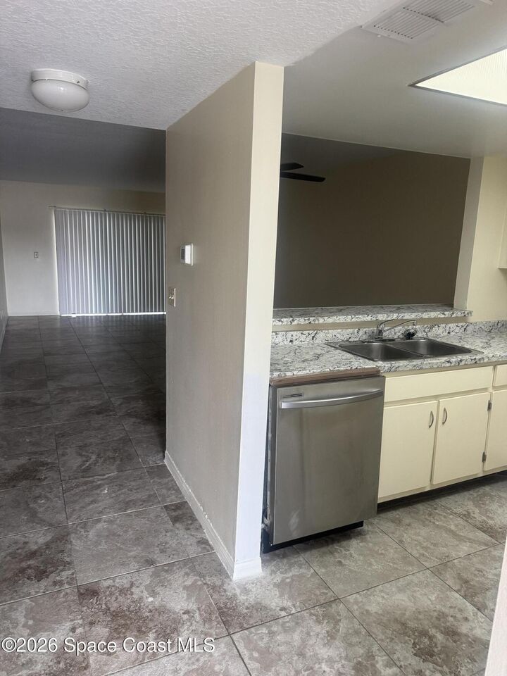 Property Photo:  