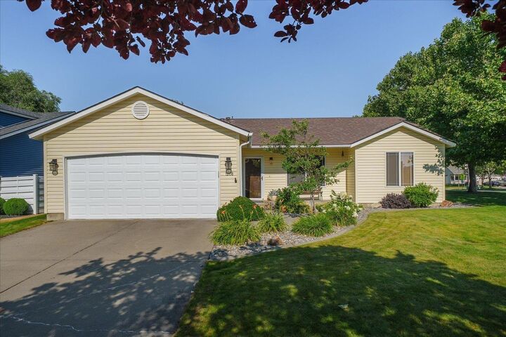 Property Photo:  1208 N Eagle Rd  WA 99019 