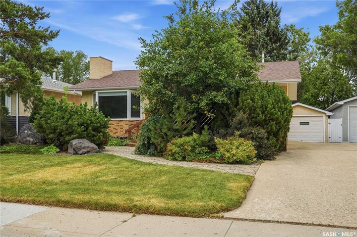 Property Photo:  19 Thomson Avenue  SK S4N 0K1 