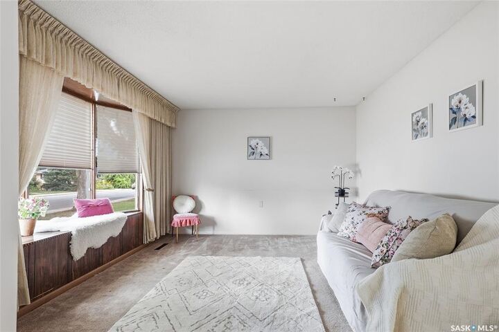Property Photo:  910 T Avenue N  SK S7L 3C1 