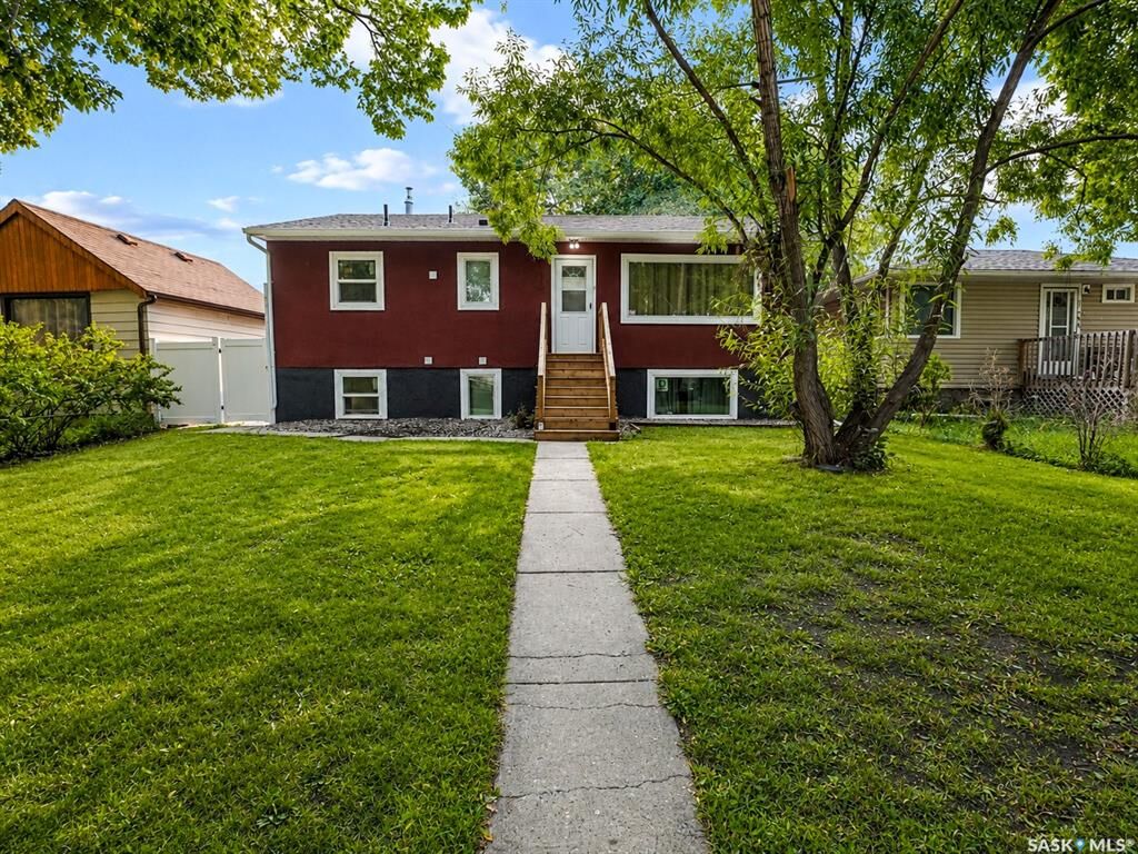 Property Photo: 1250 Lindsay Street SK S4N 3B3