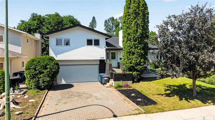 Property Photo: 526 Tobin Crescent SK S7K 4N8