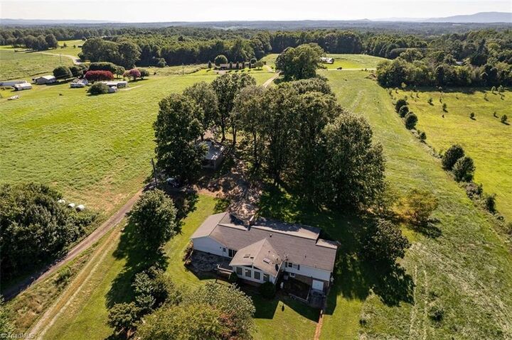 Property Photo:  173 Old Meadowbrook Lane  NC 28621 