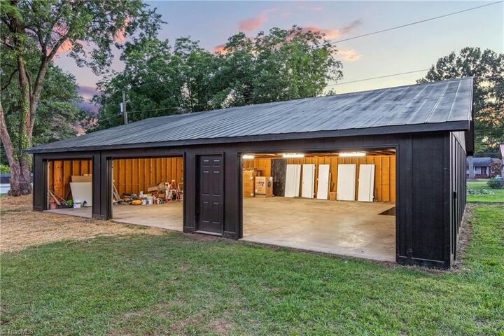 Property Photo: 117 Hinshaw Avenue NC 27055