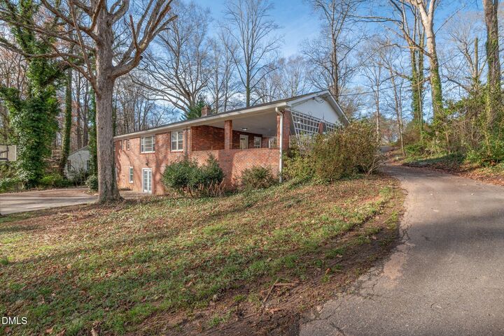 Property Photo:  624 Brentwood Court  NC 27104 