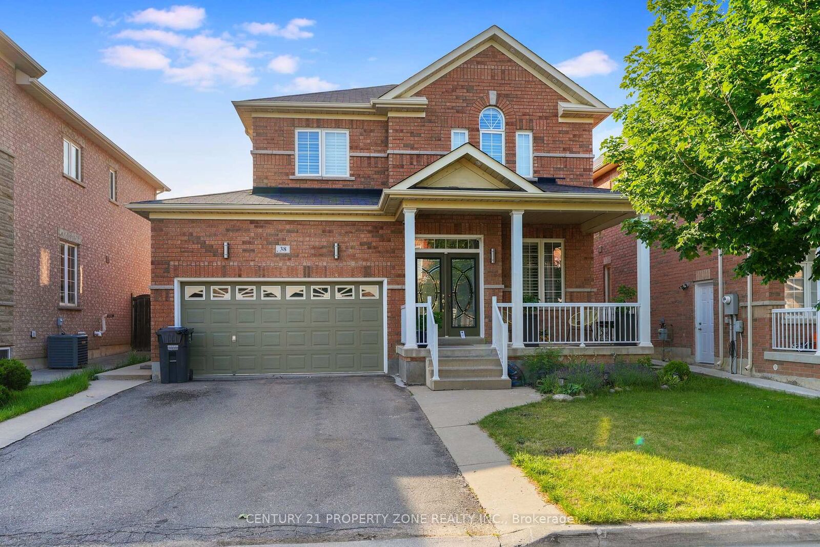 Property Photo: 38 Callalily Road ON L7A 0M2
