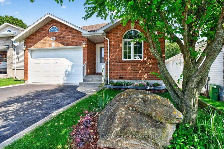 Property Photo:  633 Melrose Street  ON K7M 9G8 