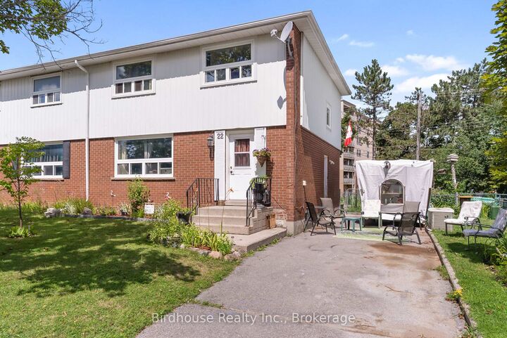 Property Photo: 22 Northlin Park Road ON K9V 4P3