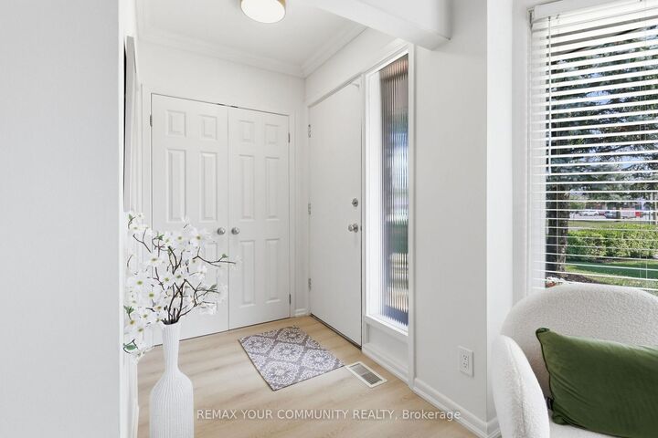 Property Photo:  2 Doonaree Drive  ON M3A 1M4 
