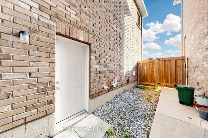 Property Photo:  10 Borrelli Drive  ON L6Y 5W9 
