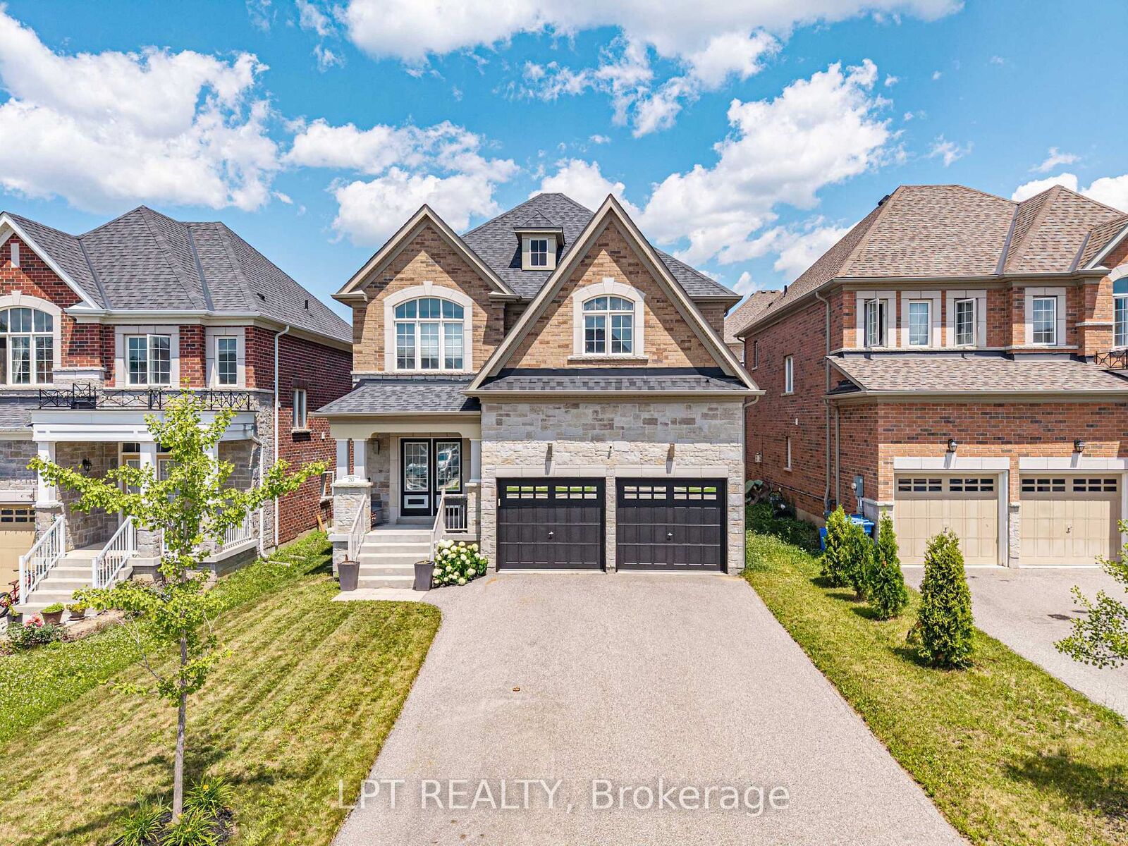 Property Photo:  20 Manor Forest Road  ON L0G 1M0 