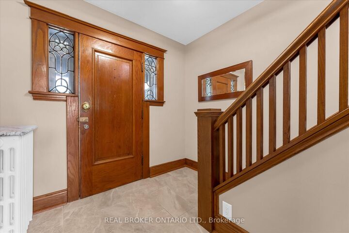 Property Photo:  99 Tuxedo Avenue S  ON L8K 2R9 