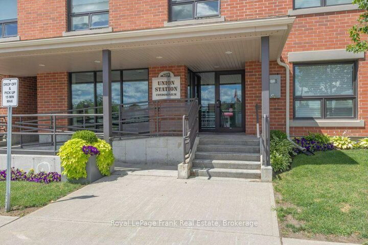 Property Photo: 58 Glenelg Street W 103 ON K9V 0M9