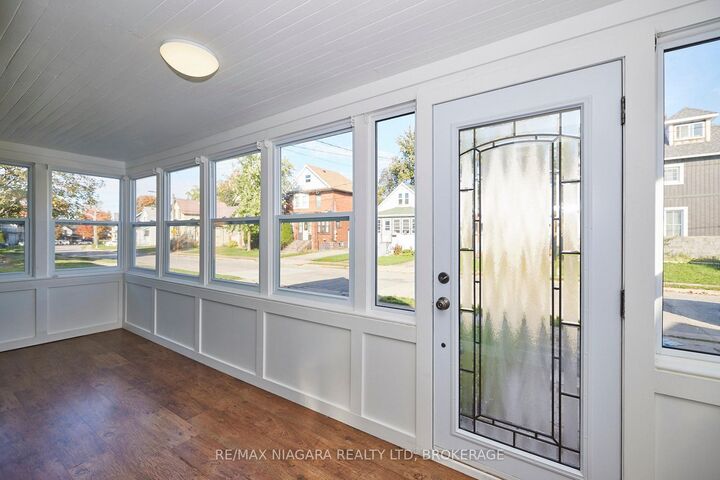 Property Photo: 49 Randolph Street ON L3B 4C3