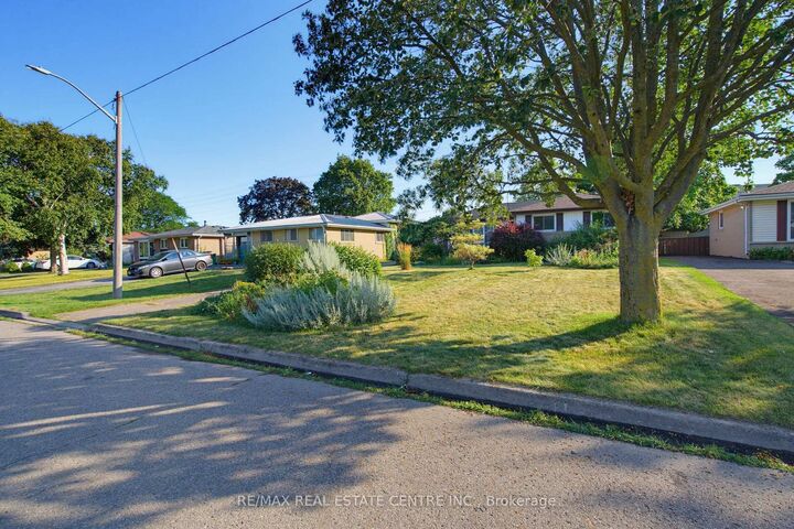 Photo de la propriété:  63 Brentwood Drive  ON L6T 1R1 