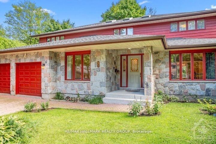 Property Photo:  95 Macnabb Place  ON K1L 8J5 