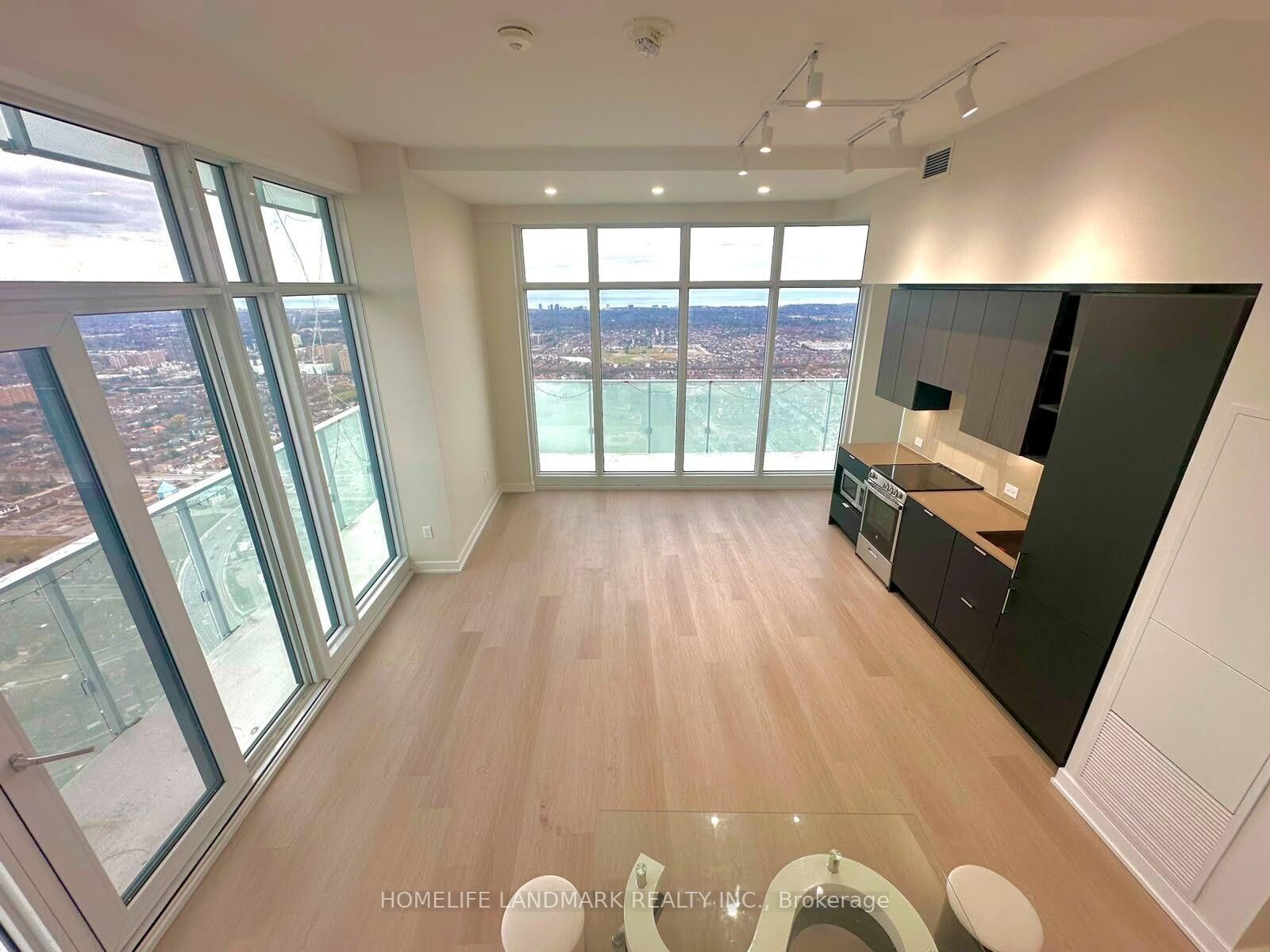 Property Photo:  3883 Quartz Road 6005  ON L5B 0M4 