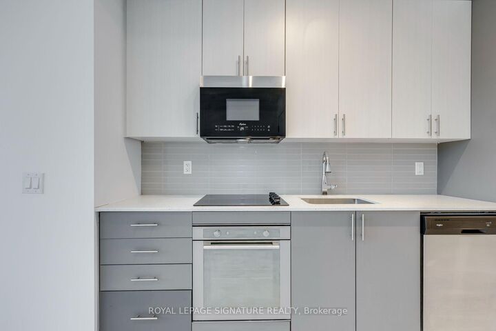Property Photo:  415 Main Street W 417  ON L8P 0C9 