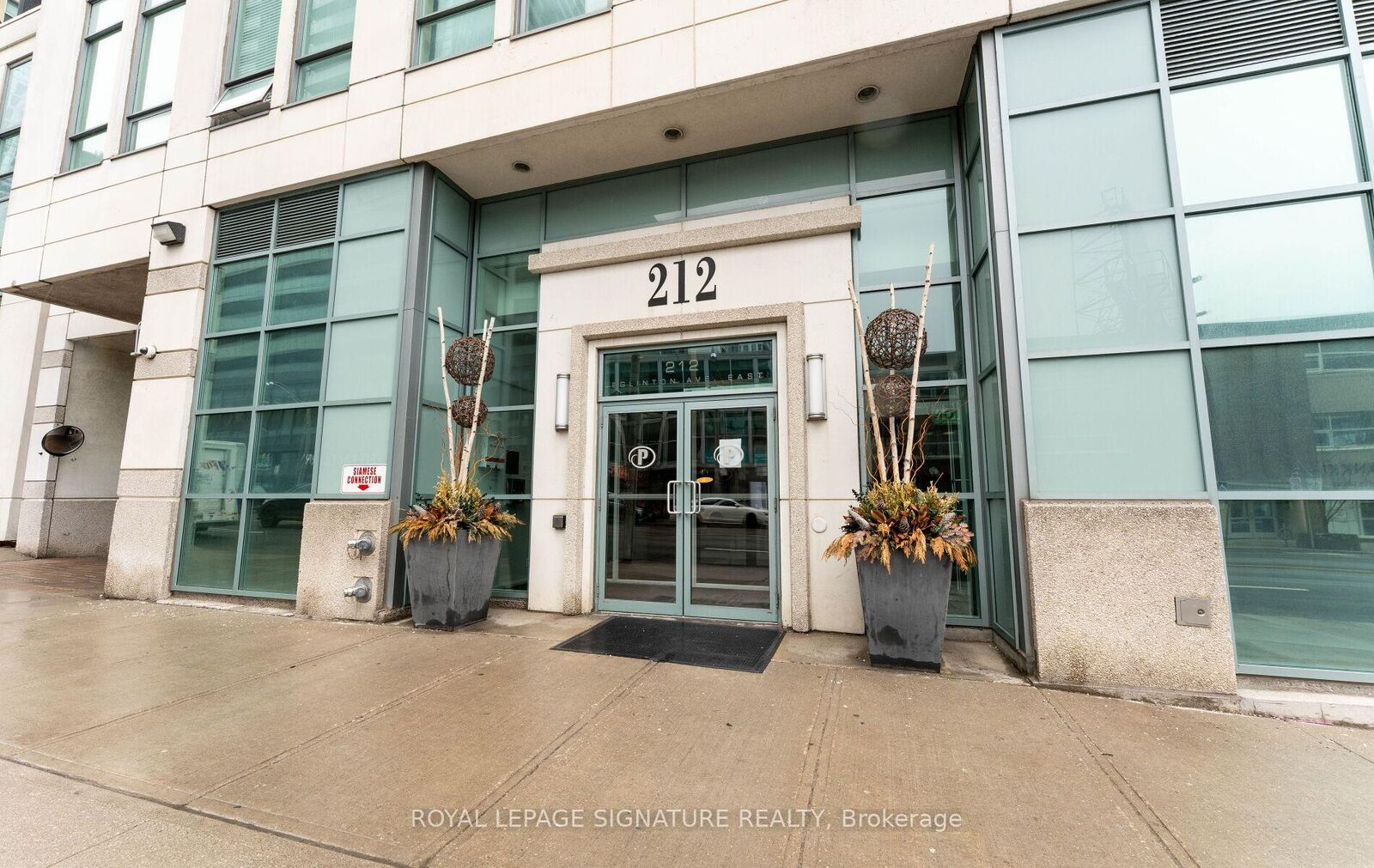 Property Photo:  212 Eglinton Avenue E 1411  ON M4P 0A3 