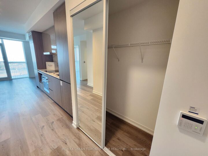 Property Photo:  28 Interchange Way 2508  ON L4K 0P8 