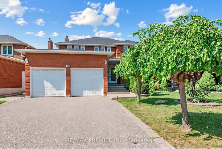 Property Photo: 42 Burgosa Court ON L4L 5C3
