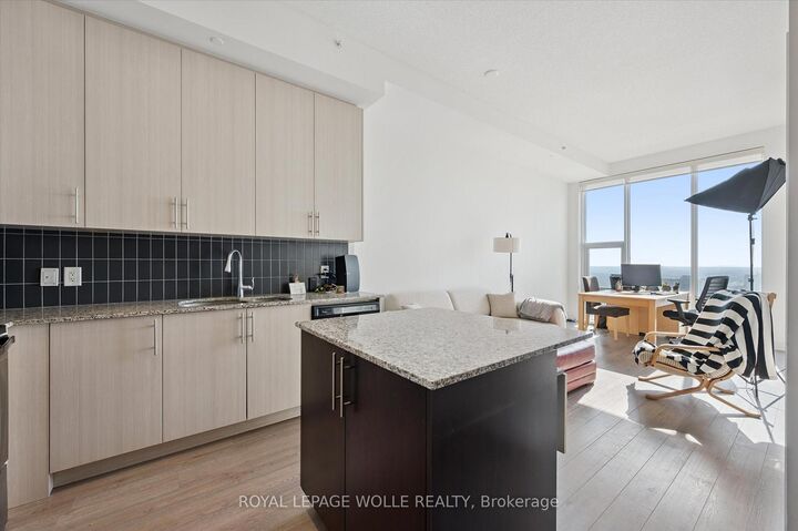 Property Photo: 85 Duke Street W 1707 ON N2H 0B7