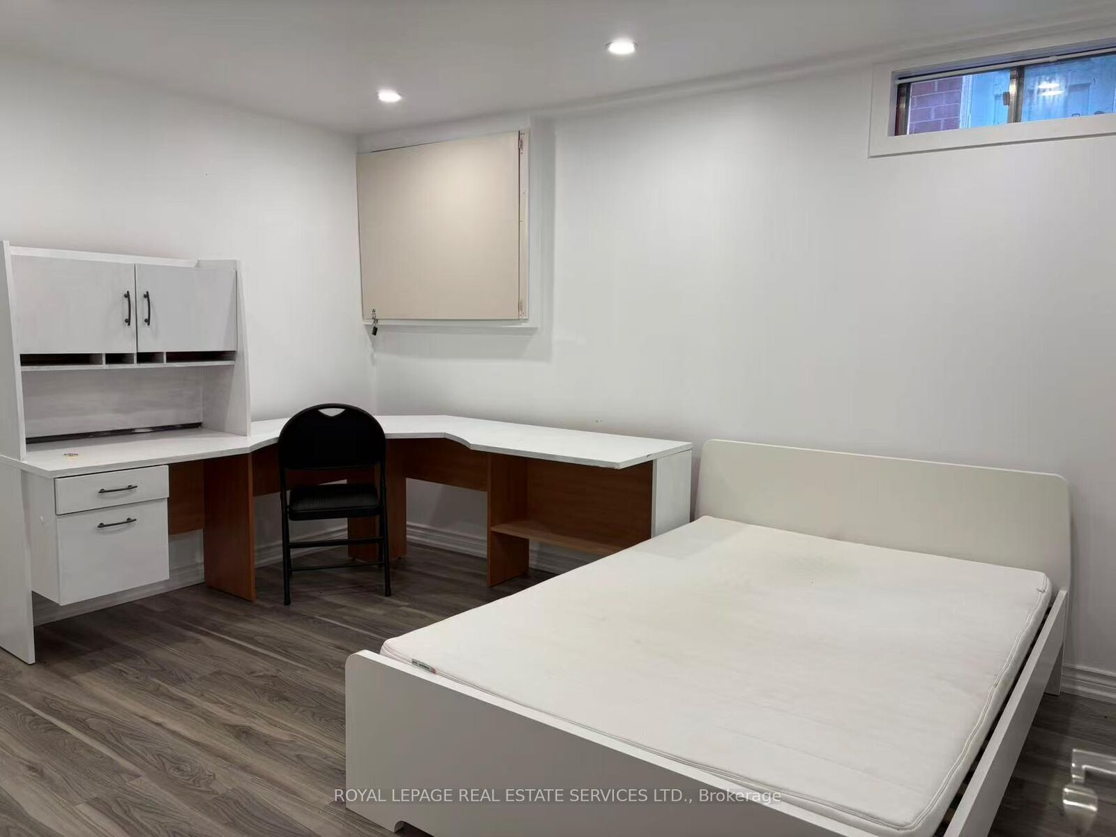 Property Photo:  1966 Kempton Park Drive Bsmt-2  ON L5M 2Z7 