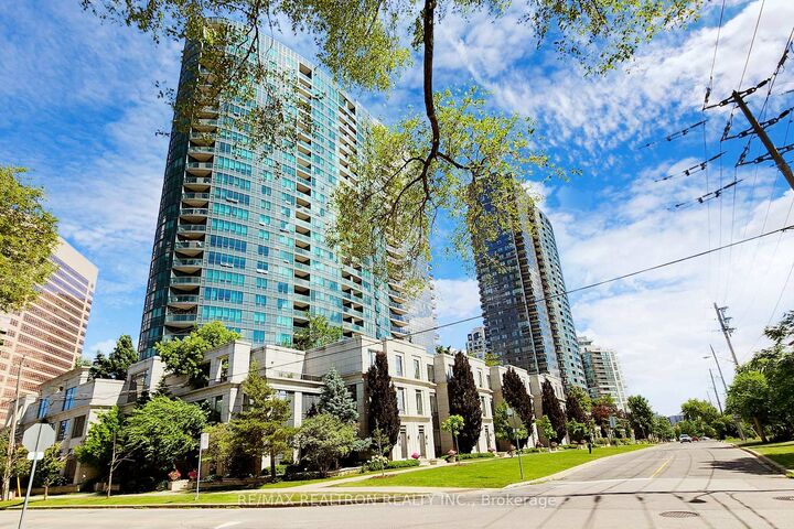 Property Photo:  25 Greenview Avenue W 2515  ON M2M 1R2 