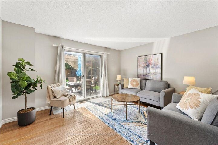 Property Photo:  24 Fernbank Place  ON L1R 1S9 