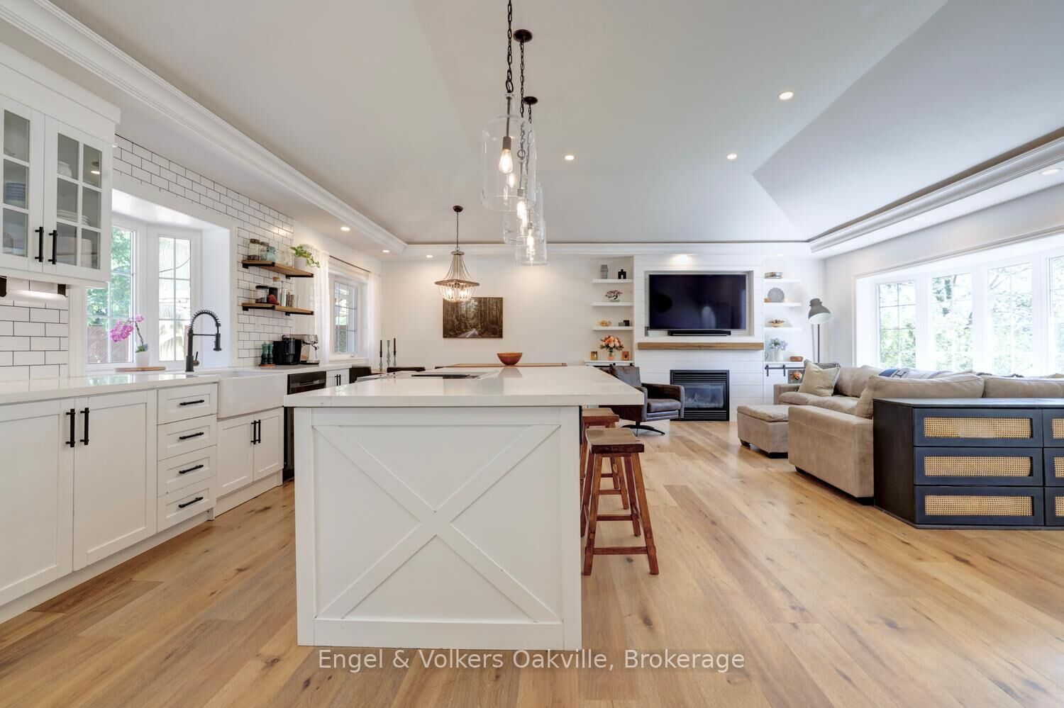 Property Photo:  3281 Flanagan Crescent  ON L5C 2M7 